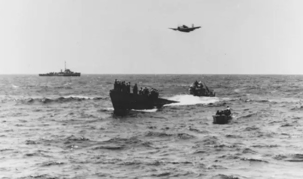 Trong nhiệm vụ quan trọng này, Đại úy Daniel Gallery giữ chức chỉ huy. Tàu sân bay USS Guadalcanal của Mỹ được 5 tàu khu trục hộ tống gồm: USS Pillsbury, USS Pope, USS Flaherty, USS Chatelain và USS Jenks tham gia cuộc truy đuổi, tấn công tàu ngầm U-505.