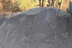 Tuy nhiên, các nhà khảo cổ hiện chưa tìm được bằng chứng chắc chắn giúp chứng minh người ngoài hành tinh đứng sau những hình vẽ khắc trên các tảng đá lớn ở thung lũng Enchanted.