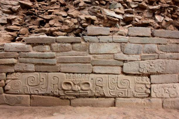 Các chuyên gia cho hay những hình chạm khắc trên đá tại kim tự tháp Shimao được người xưa tạo ra với quan niệm khắc hình ảnh của những vị vua hay giới quý tốc sẽ giúp bảo vệ cung điện này.