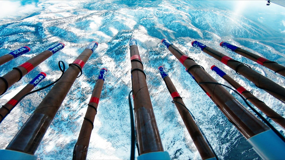 Công nghệ gieo mây nhân tạo sử dụng thanh i-ốt bạc bắn lên vào bầu trời để tạo mưa. Đồng thời, các máy bay được triển khai để thực hiện giải pháp một cách hiệu quả nhất.