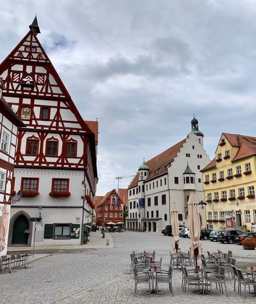 Theo các chuyên gia, kim cương ở Nordlingen có kích thước rất nhỏ như hạt bụi. Những viên kim cương to nhất có kích thước khoảng 0,3 mm.