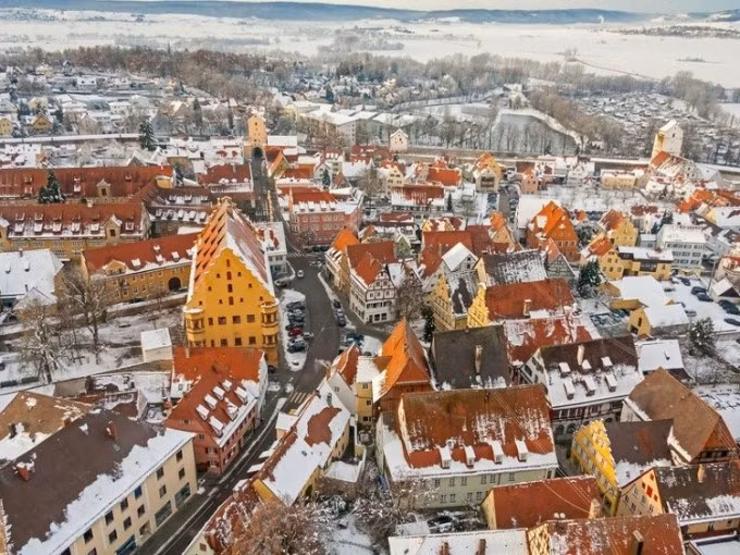 Nguồn gốc số kim cương khổng lồ này khiến nhiều người tò mò. Bí mật này đã được các chuyên gia giải mã. Theo họ, vào khoảng 15 triệu năm trước, một thiên thạch đã lao xuống khu vực ngày nay là thị trấn Nordlingen.