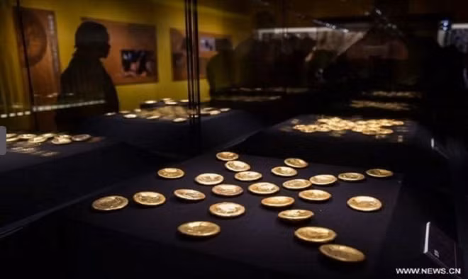 Vì vậy, sau khi nghe xong, Lưu Di hoảng sợ và vội vã bỏ chạy ra ngoài mà không dám lấy đi bất cứ bảo vật nào. Từ đó, câu chuyện hãi hùng xảy ra trong lăng mộ của Hải Hôn Hầu lan rộng khiến giới mộ tặc không dám động tới. Không biết giai thoại này có phải là sự thật hay không nhưng nơi chôn cất của ông hoàng này nguyên vẹn theo năm tháng đã giúp các chuyên gia có những khám phá quan trọng.