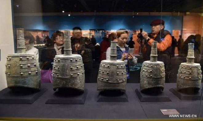 Cụ thể, vào năm 2011, các nhà khảo cổ học phát hiện một tổ hợp gồm 8 ngôi mộ với tổng diện tích khoảng 40.000 m2 ở Nam Xương. Trong số này, ngôi mộ chính có quan tài chứa hài cốt của Hải Hôn Hầu kèm theo con dấu bằng ngọc màu trắng khắc chữ "Lưu Hạ". Nhờ vậy, họ xác định được thân phận của người này chính là Lưu Hạ - cháu trai Hán Vũ Đế.