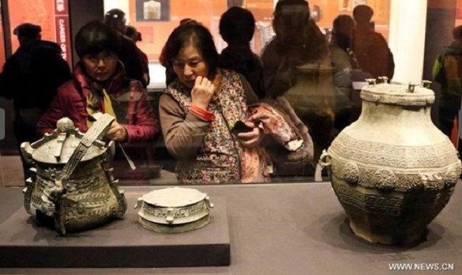 Hán Vũ Đế là hoàng đế 7 của nhà Hán. Ông cai trị đất nước trong 54 năm. Trước khi băng hà, Hán Vũ Đế truyền ngôi cho con trai là Hán Chiêu Đế.