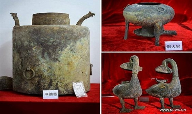 Tuy nhiên, Hán Chiêu Đế đoản mệnh khi qua đời ở tuổi 21. Do ông hoàng này không có con trai nối dõi nên quan viên trong triều thống nhất lập cháu trai của Hán Vũ Đế là Lưu Hạ lên ngôi vua. Vậy nên, Lưu Hạ đăng cơ trở thành vị hoàng đế thứ 9 của nhà Hán.