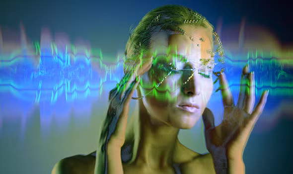 Một số người trở thành tâm điểm thu hút sự chú ý của dư luận khi tuyên bố có khả năng ngoại cảm. Ngoài 5 giác quan của con người bao gồm thị giác, thính giác, xúc giác, khứu giác và vị giác, những con người "đặc biệt" sở hữu một khả năng phi thường hơn.