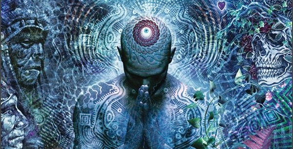 Khi ấy, Mỹ và Liên Xô tin rằng có thể chiếm được ưu thế trong các cuộc đàm phán ngoại giao và giành thắng lợi quân sự. Theo các tài liệu được giải mật, mỹ từng thực hiện Dự án Stargate với mục tiêu tuyển dụng và huấn luyện những cá nhân được cho là có khả năng ngoại cảm thấu thị vào lĩnh vực thu thập thông tin tình báo và quân sự.