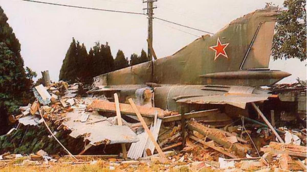 Các phi công trên tiêm kích F-15C cũng nhận thấy tiêm kích MiG-23 không được trang bị vũ khí nên không phải là một mối đe dọa trực tiếp đối với các nước châu Âu.