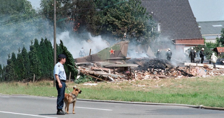 Khi ấy, chiếc MiG-23 mất dần độ cao. Khi đến gần khu vực biên giới giữa Bỉ và Pháp, tiêm kích của Liên Xô đột ngột vút lên độ cao hơn 12.000m cho đến khi hết nhiên liệu và rơi xuống một trang trại ở Wevelgem, cách phía tây thủ đô Brussels 80 km.