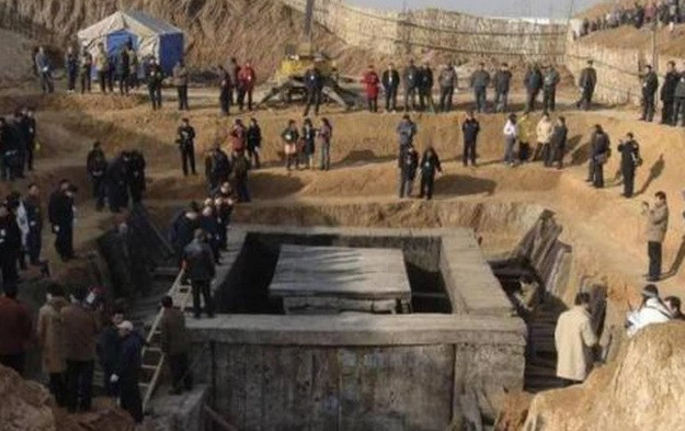 Vào thời điểm phát hiện lăng mộ hoàng gia của Thanh Hà Hiếu Vương (tên thật là Lưu Khánh) ở thị trấn Lục An thuộc tỉnh An Huy, Trung Quốc, mộ cổ này được coi là một trong 10 phát hiện khảo cổ hàng đầu tại nước này trong năm 2006.