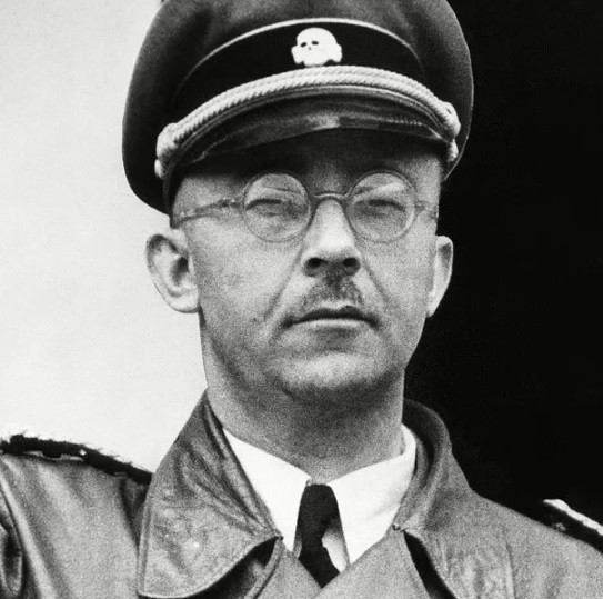 Trùm SS Heinrich Himmler được cho chính là người chỉ đạo nhiệm vụ chôn giấu kho báu khủng này.