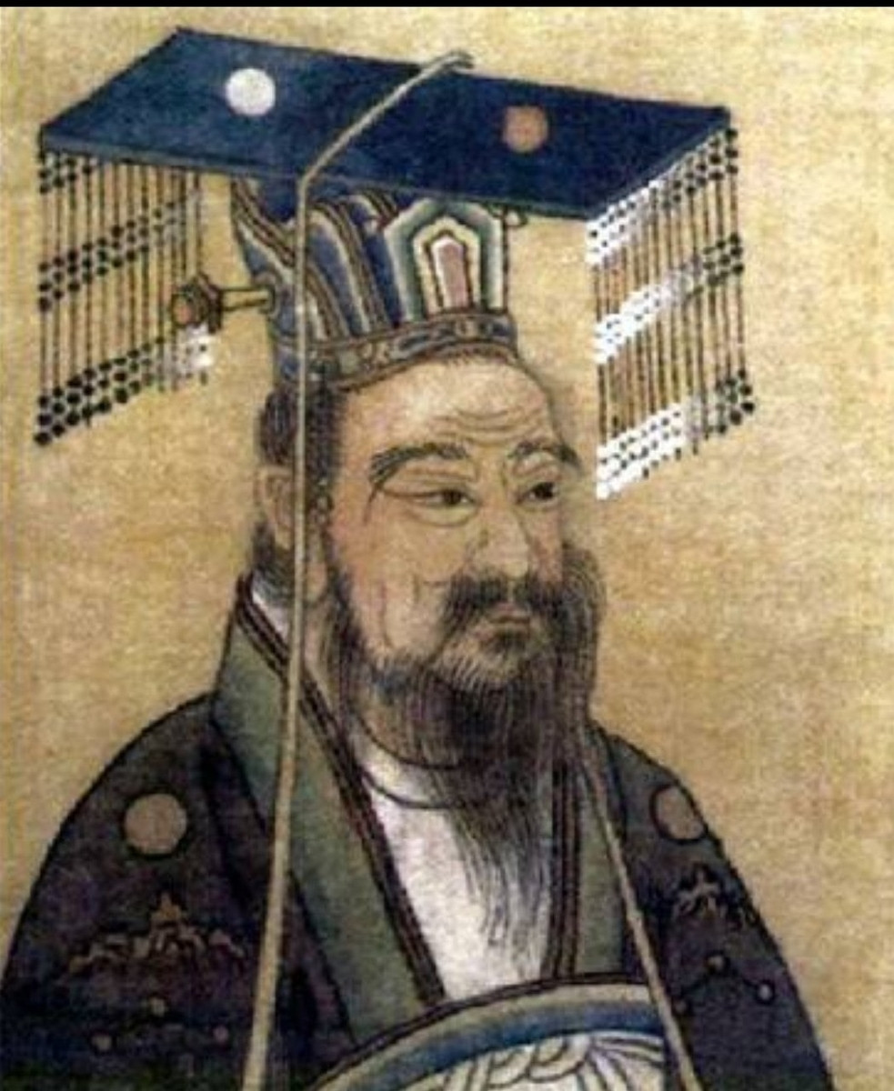 Tùy Dạng Đế được sử sách ghi chép là một đấng quân vương có hoài bão xây dựng đất nước hùng cường. Vậy nên, ông cho thi hành nhiều chính sách tàn bạo khiến dân chúng oán thán.