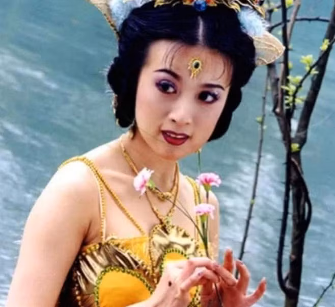 Cuoc song giau sang cua my nhan thi phi nhat dan sao “Tay Du Ky“