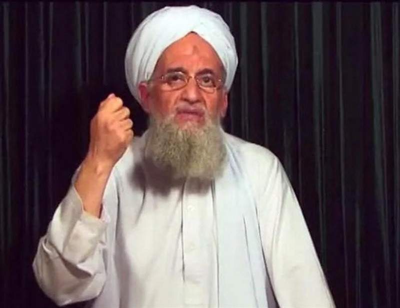 Ayman al-Zawahiri là một bác sỹ phẫu thuật người Ai Cập, đã trở thành một trong những phần tử khủng bố bị truy nã gắt gao nhất thế giới sau khi được xác định là chủ mưu của vụ tấn công khủng bố ngày 11/9/2001 nhằm vào nước Mỹ, khiến gần 3.000 người thiệt mạng.