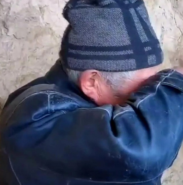 Do 2 cổ vật trên có giá trị nghiên cứu nên các chuyên gia đề nghị ông lão giao nộp chúng.