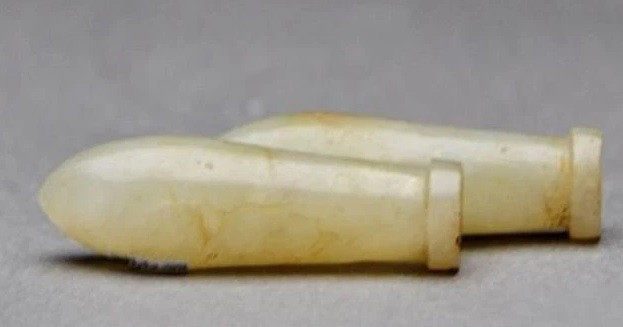 Sau một loạt kiểm tra, các chuyên gia nhận định đó là 2 cổ vật làm từ ngọc trắng tự nhiên vô cùng quý hiếm.