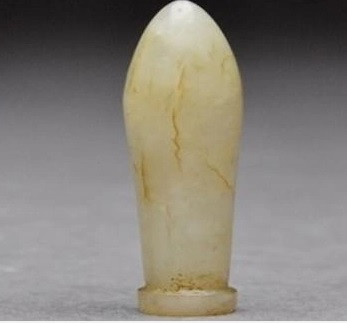 Tuy nhiên, giới chuyên gia không thể giải mã vì sao cặp ngọc trong suốt này phát sáng trong đêm tối.