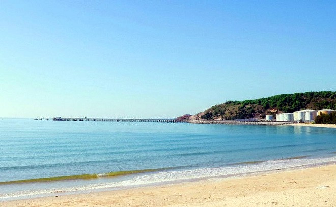 Dự án được Ngân hàng TMCP Bắc Á tài trợ vốn và tư vấn đầu tư. Công ty CP Đầu tư phát triển vận tải Quốc tế đã thuê tổ chức tư vấn thiết kế Japan Port Consultant Ltd chủ trì khảo sát, nghiên cứu lập hồ sơ quy hoạch, thiết kế, cùng sự tham gia hợp tác của các tổ chức tư vấn khác (Royal Haskoning Việt Nam của Hà Lan thẩm tra, Dohwa Engineering Hàn Quốc, ESG Việt Nam). Ảnh: Báo Xây dựng.