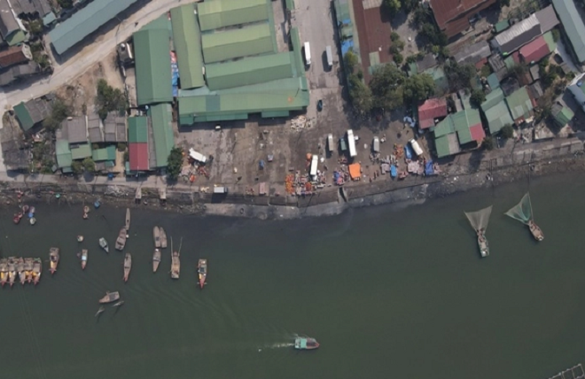 Về tính chất, cảng Cửa Lò là cảng tổng hợp, container, hàng rời…. Dự án cảng nước sâu Cửa Lò được là dự án hạ tầng giao thông trọng điểm, cùng với các tuyến đường kết nối bảo đảm đồng bộ, góp phần nâng cao năng lực cạnh tranh và phát triển dịch vụ logistics. Cảng Cửa Lò nằm ở vị trí tốt của khu vực Bắc Trung bộ, thuận lợi cho giao dịch thông thương hàng hóa quốc tế, đặc biệt là trung chuyển hàng cho nước bạn Lào và Đông Bắc Thái Lan. Ảnh: VietnamFinance. 