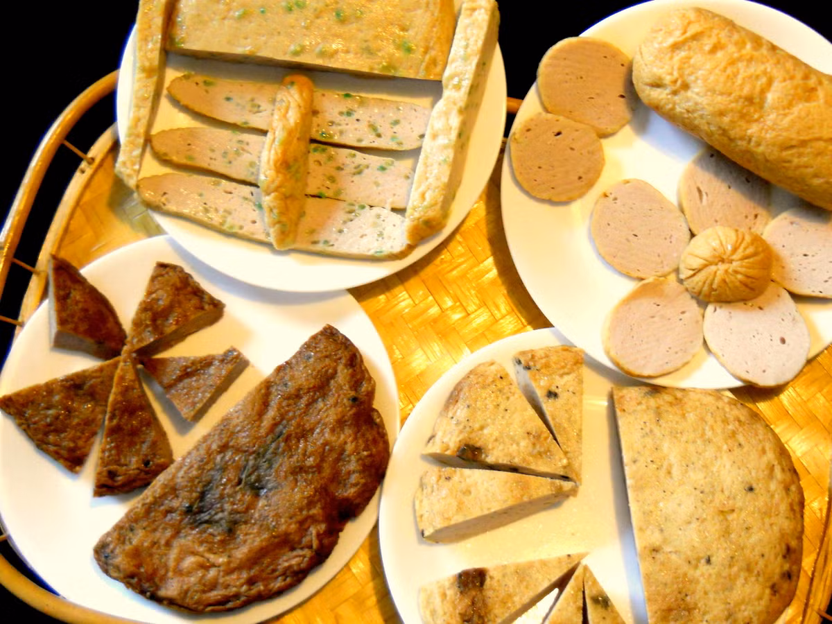 Tuy nhiên, nhiều cuộc thanh tra và kiểm nghiệm cho thấy nhiều loại thực phẩm, đặc biệt là giò chả đều có hàm lượng chất bảo quản Sodium BenZoate vượt ngưỡng cho phép. Hàm lượng cao chất này trong thực phẩm có thể làm nguy hại rất lớn đến sức khỏe con người.