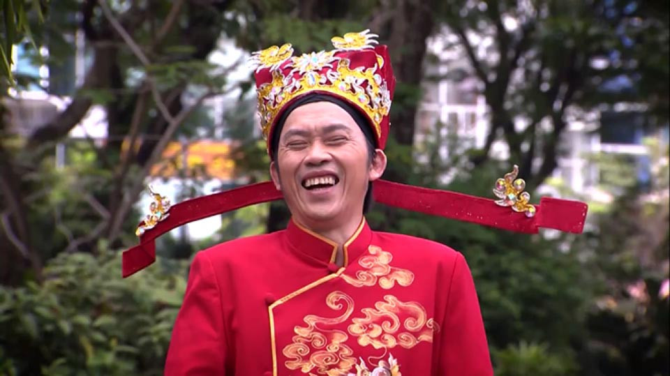 Hoai Linh phat mien phi hang nghin bao li xi dip Tet 2019