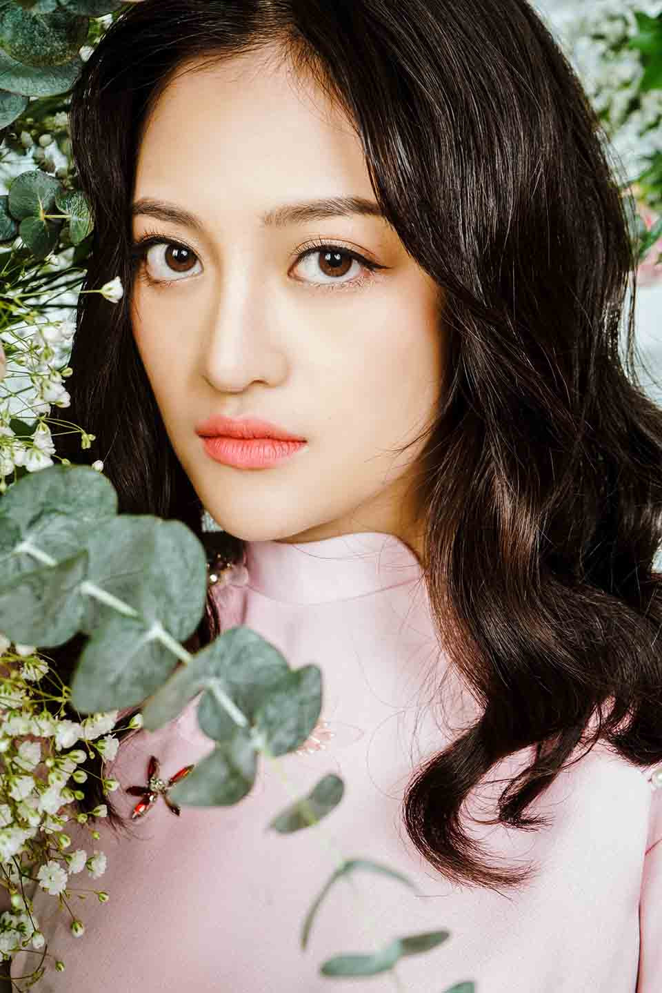 Nữ diễn viên 9x cho biết mỗi dịp Tết đến đều thích chọn áo dài vì thể hiện được nét đẹp của người phụ nữ Việt.