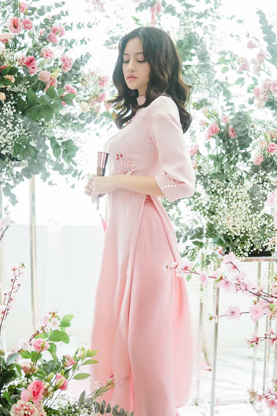 Tết này, Thùy Anh dành trọn thời gian bên gia đình, đi thăm họ hàng. Sau Tết, cô sẽ vào lại Sài Gòn sớm để bắt tay ngày vào các dự án trong năm mới. Thùy Anh bật mí đang có 2 dự án điện ảnh hứa hẹn sự bùng nổ và lột xác sau Gái già lắm chiêu 2.