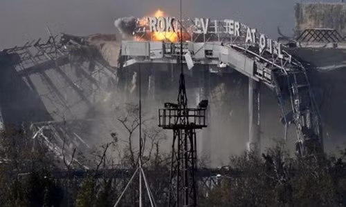 Khong ai kiem soat nha ga moi san bay Donetsk