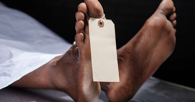 Phải đến năm 2017, ông Kuefler mới bị buộc tội can thiệp vào xác chết vì không thông báo cho giới chức trách về cái chết của anh trai và mẹ ngay trong nhà. Theo luật ở Mỹ, tội danh can thiệp vào xác chết ở Mỹ có mức phạt tối đa là 1 năm tù giam và có thể bị phạt 3.000 USD.