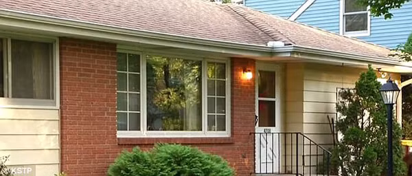 Theo lời khai của Kuefler, người mẹ Evelyn Kuefler, 94 tuổi, qua đời vào tháng 8/2015. Người anh trai sinh đôi Richard Kuefler tử vong từ trước đó.