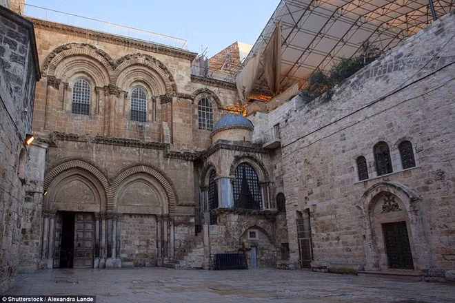Nhà thờ Mộ Thánh ở Jerusalem, Israel là một trong những địa điểm được cho là nơi chôn cất Chúa Jesus.