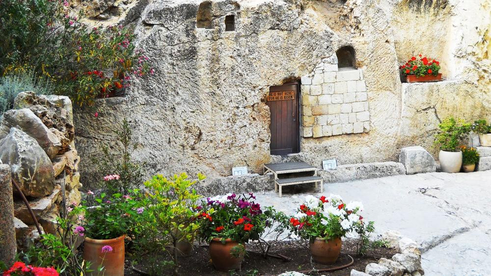 Bên cạnh Nhà thờ Mộ Thánh, mộ Chúa Jesus còn được cho là nằm ở Mộ Vườn. Khu mộ này được phát hiện ở Jerusalem năm 1867.