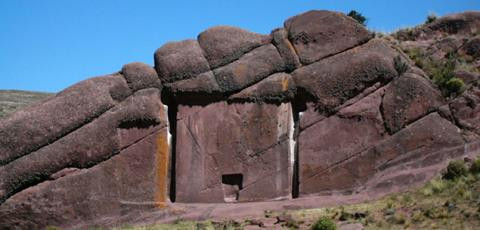 Cánh cổng cổ xưa này nằm ở khu vực có địa hình hiểm trở nên ít người đặt chân đến.