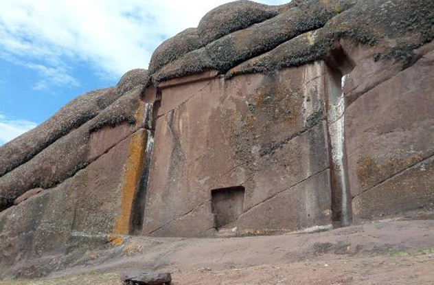 Theo các chuyên gia, "Cổng Thần" có chiều cao 7m và rộng gần 2m.