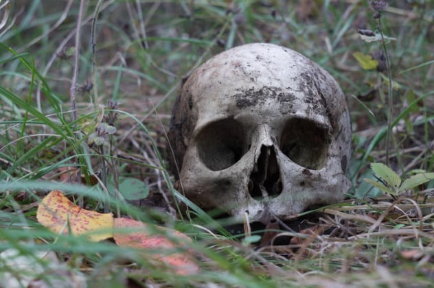 Điều này khiến thi thể võ sĩ bị thối rữa, thậm chí là bị thú hoang ăn thịt. Theo quan niệm của người La Mã cổ đại, nếu bị đối xử như trên thì linh hồn người võ sĩ quá cố sẽ không thể yên nghỉ.