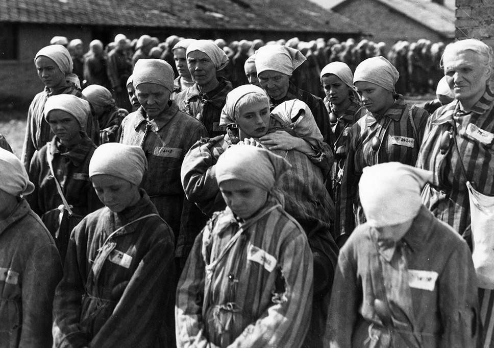 May mắn hơn Kwoka, bà Hart-Moxon may mắn sống sót nhưng không thể quên những ký ức hãi hùng về khoảng thời gian ở Auschwitz.