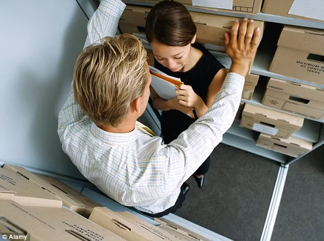 Cac nuoc xu ly giao vien lam dung hoc sinh the nao?