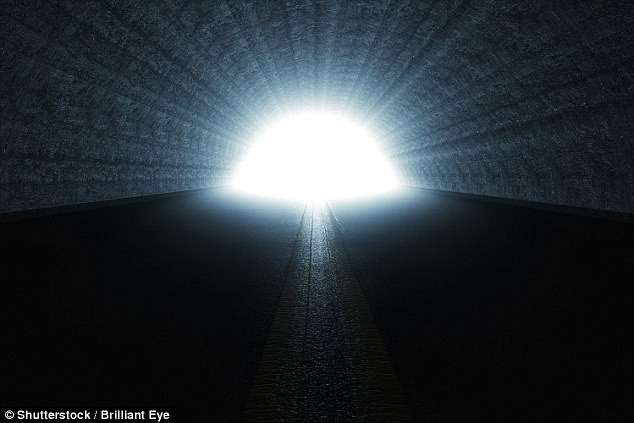 Yếu tố văn hóa và tuổi tác cũng có thể ảnh hưởng đến trải nghiệm cận tử của mỗi người.