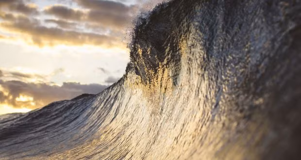 Những cơn sóng ma từng được những người đi biển kể rằng chúng là nỗi ám ảnh ghê rợn.