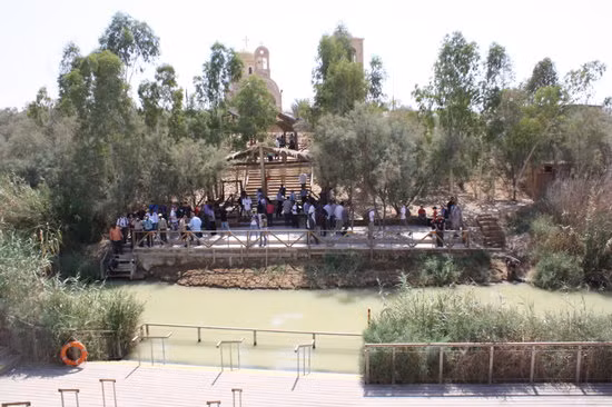 Cũng vì điều này, nước sông Jordan được coi là nước sông thánh.