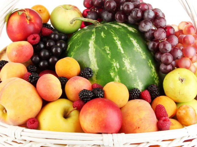 Để có năm mới may mắn và gặp nhiều tài lộc, người dân Philippines có truyền thống mặc đồ chấm bi hay ăn những trái cây có hình tròn.