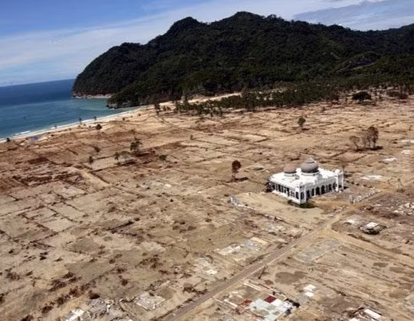 Không những vậy, chưa đầy 1 tuần sau khi thảm họa kinh hoàng trên, Thủ tướng Thái Lan Thaksin Shinawatra đã bổ nhiệm ông Thammasaroj là Thứ trưởng và phụ trách Văn phòng cảnh báo thảm hoạ quốc gia mới được thành lập.