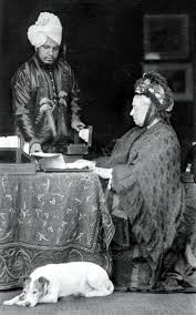 Tuy nhiên, Hoàng gia Anh khi ấy có định kiến về chủng tộc của Abdul Karim.