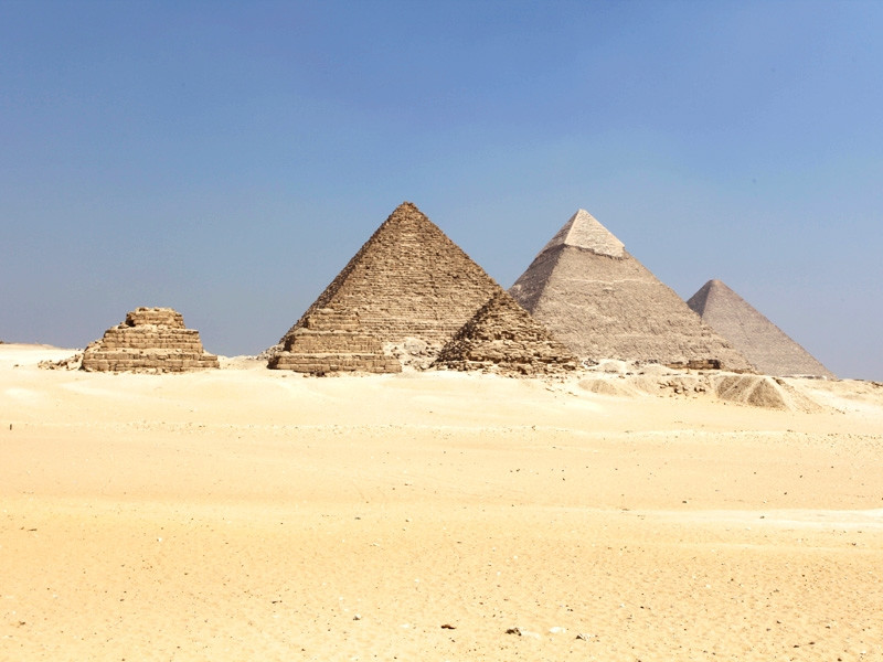 Cụ thể, ông Houdin cho rằng, kim tự tháp Cheops được người Ai Cập thời cổ đại xây dựng từ bên trong với sự trợ giúp của một đường hầm hình tròn.