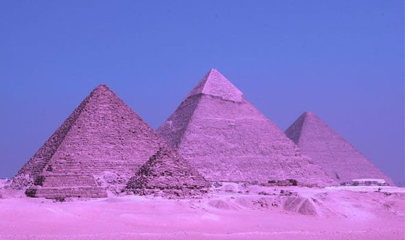 Cheops là kim tự tháp cao nhất trong số những kim tự tháp của người Ai Cập cổ đại với chiều cao lên tới 146,6m.