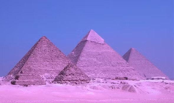 Cheops là kim tự tháp cao nhất trong số những kim tự tháp của người Ai Cập cổ đại với chiều cao lên tới 146,6m.