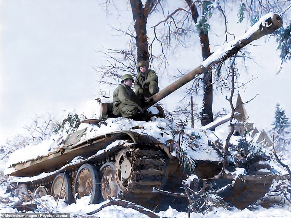 Xe tăng của quân đội Mỹ tại Grandmenil, Bỉ cuối năm 1944.