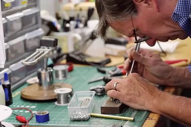 Sự việc này càng được công chúng quan tâm hơn khi Bob Lazar, người từng làm việc tại một khu vực được gọi là S-4 tại Khu vực 51 tiết lộ bí mật "động trời" về nơi này.