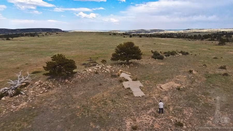 Ngày nay, nhiều người bị cuốn hút bởi những mũi tên không lồ nằm rải rác trên khắp nước Mỹ đã thực hiện chuyên khám phá các kiến trúc bí ẩn này. Mời độc giả xem video: Phát hiện những công trình bí ẩn bên dưới bãi đá cổ Stonehenge (nguồn: VTC14)